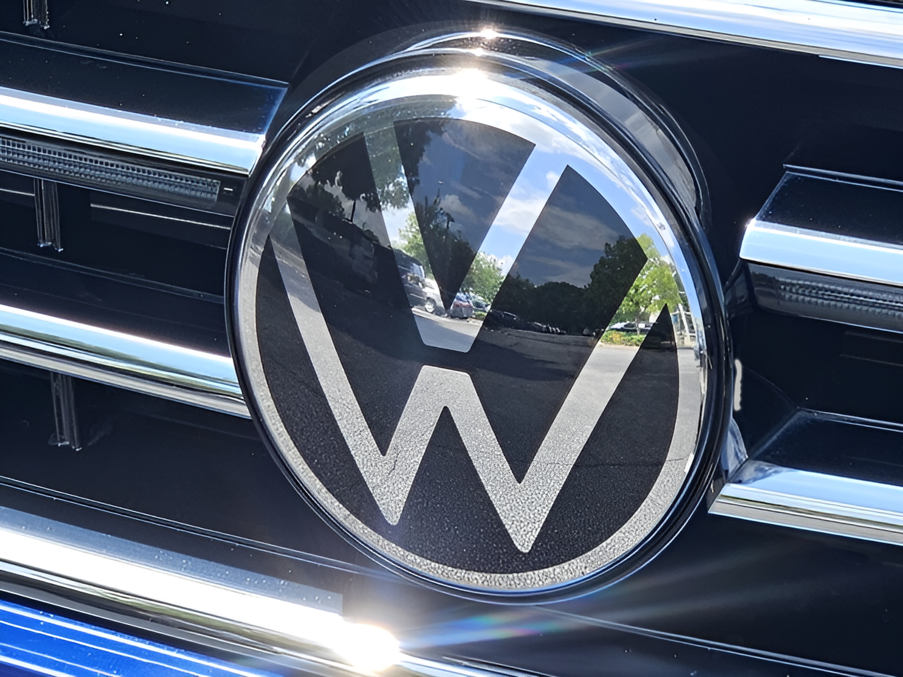 Used 2023 Volkswagen Tiguan SEL R-Line AWD/4WD image 34
