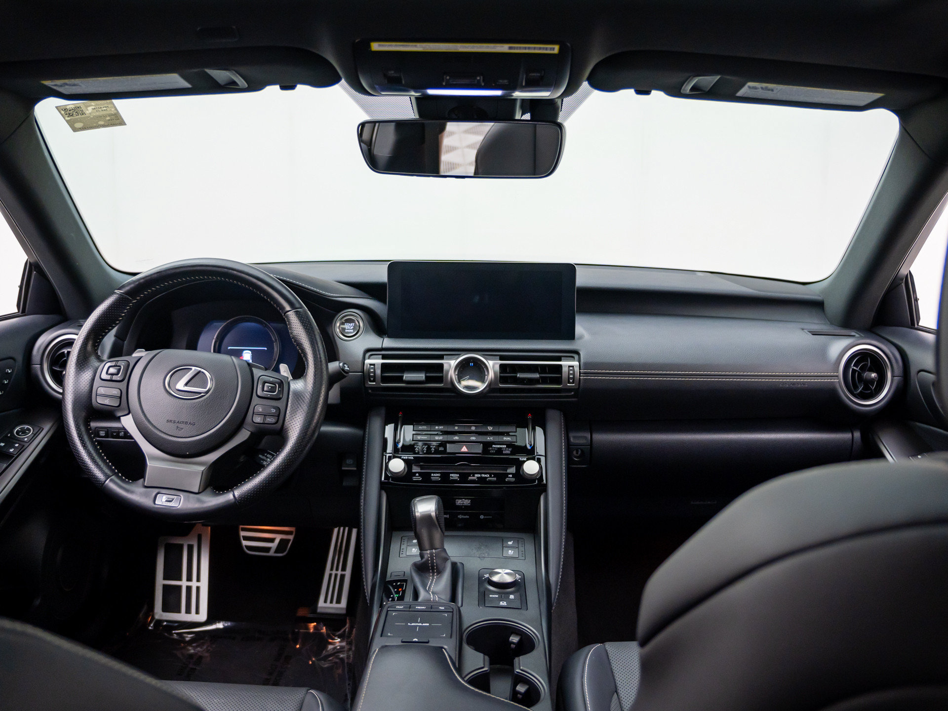 Used 2022 Lexus IS 500 RWD image 9