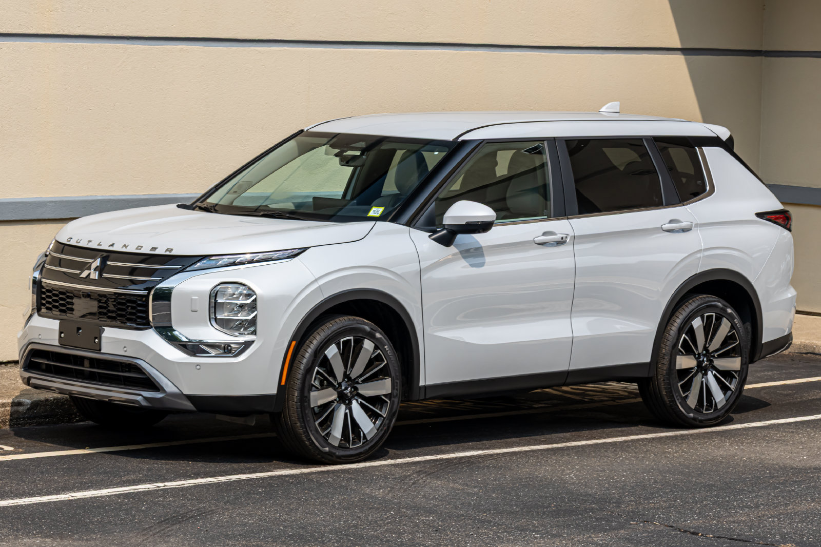New 2026 Mitsubishi Outlander SE FWD image 3