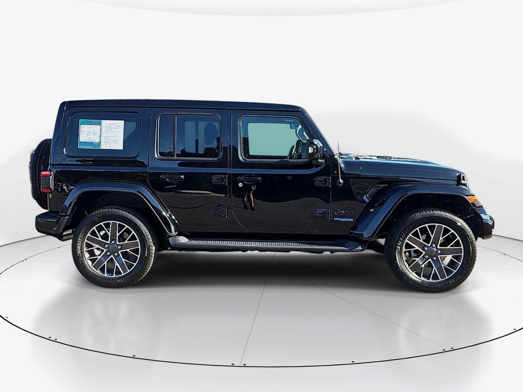 Used 2022 Jeep Wrangler Unlimited Sahara image 4