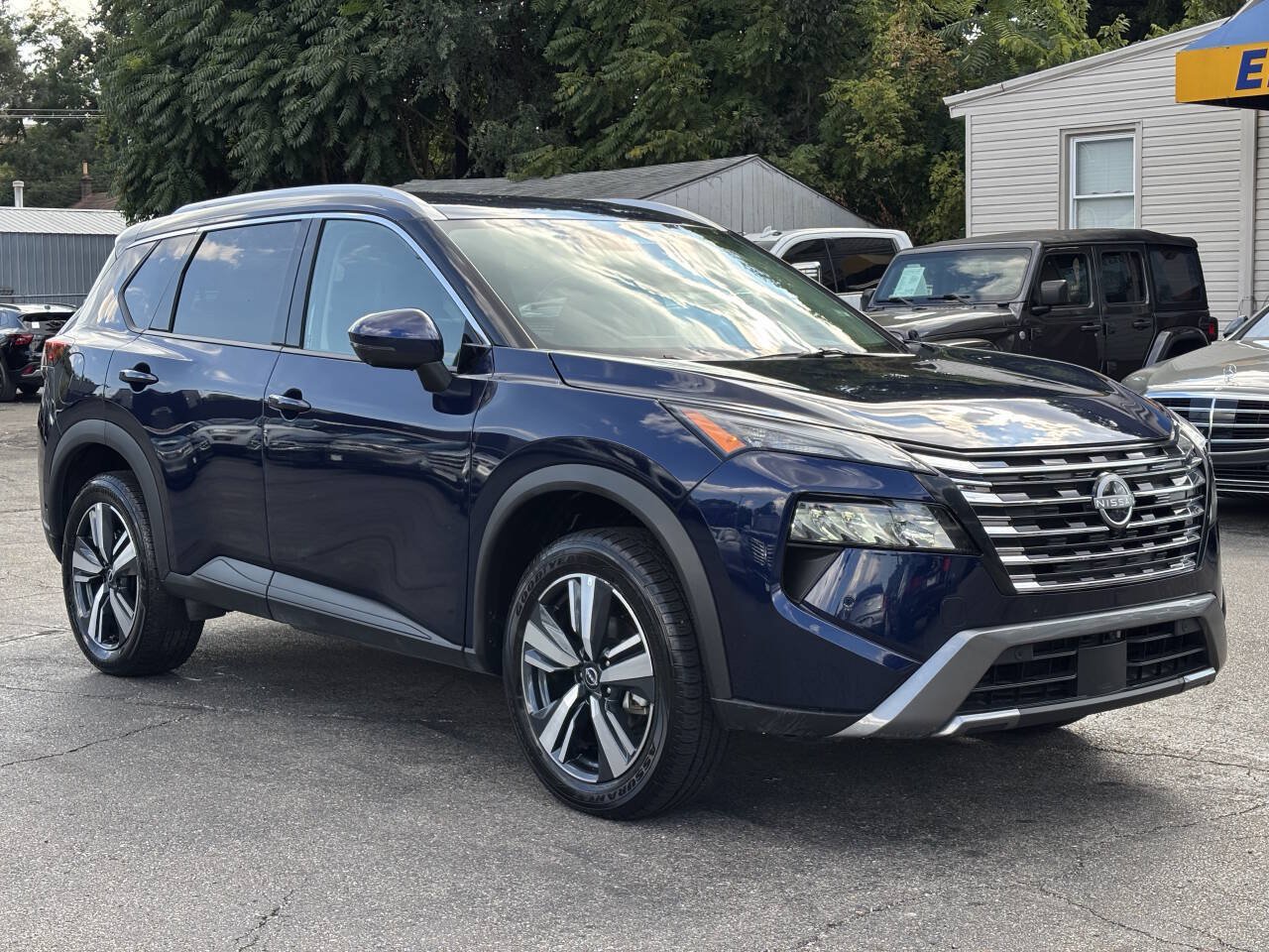 Used 2026 Nissan Rogue SL AWD/4WD image 2