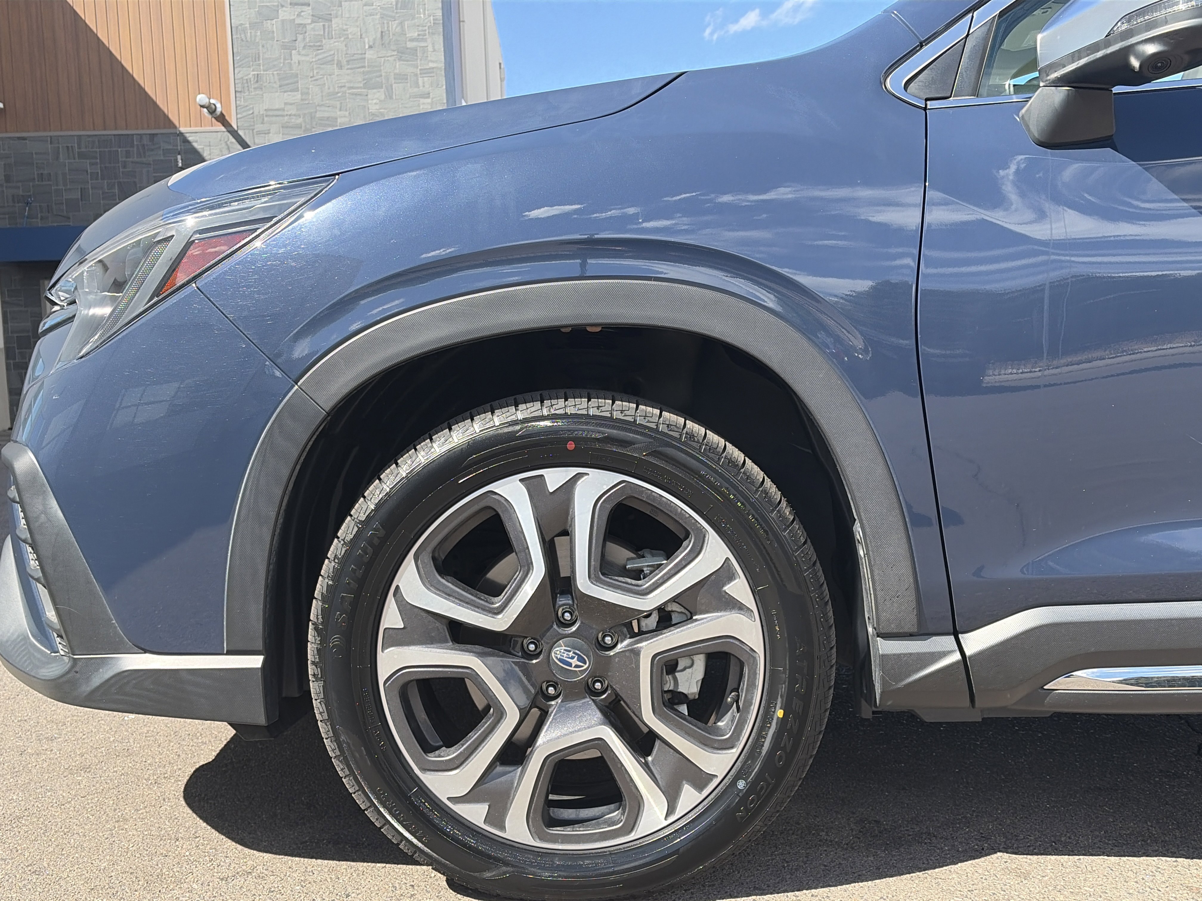 Used 2023 Subaru Ascent Limited w/ Technology Package AWD/4WD image 10