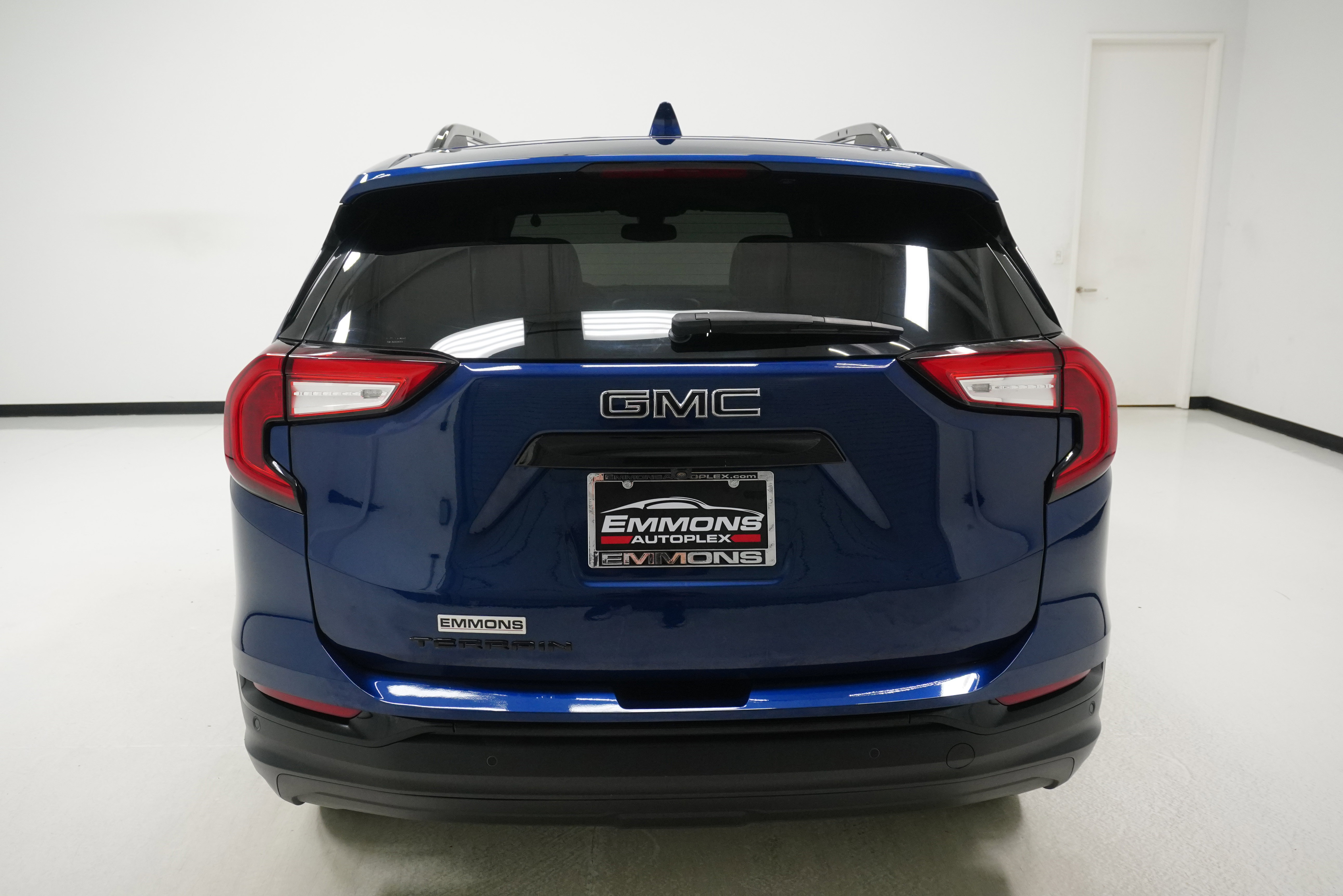 Used 2023 GMC Terrain SLT w/ Tech Package image 5