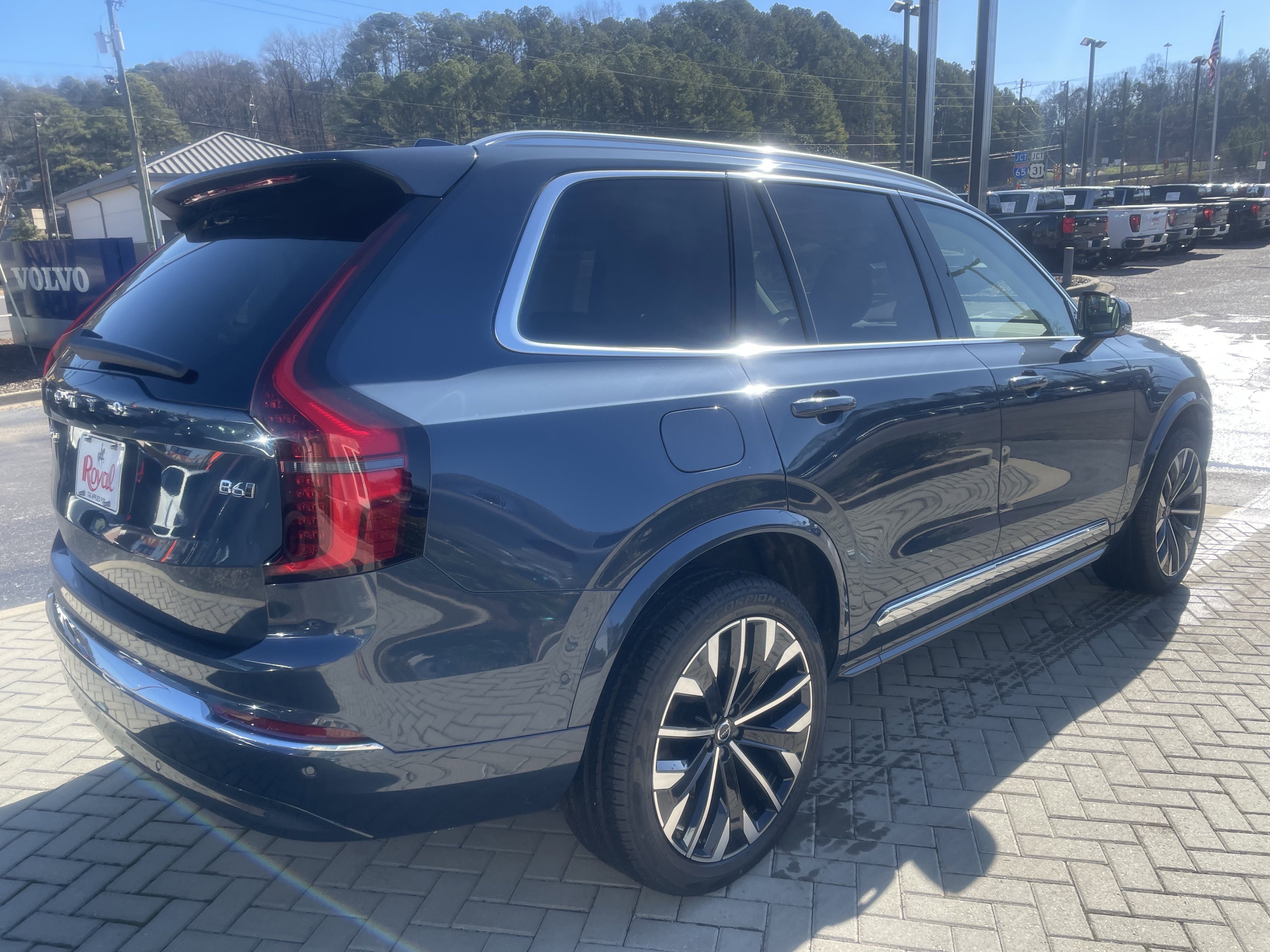 New 2026 Volvo XC90 B6 Ultra w/ Protection Package image 4