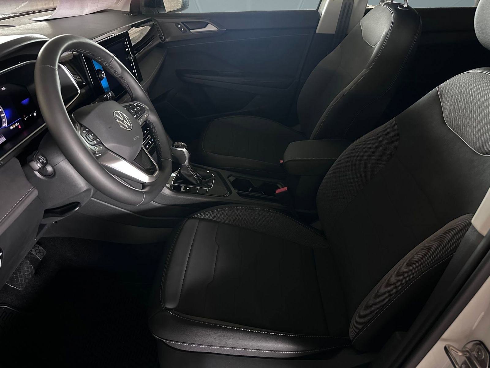 New 2026 Volkswagen Taos SE image 4