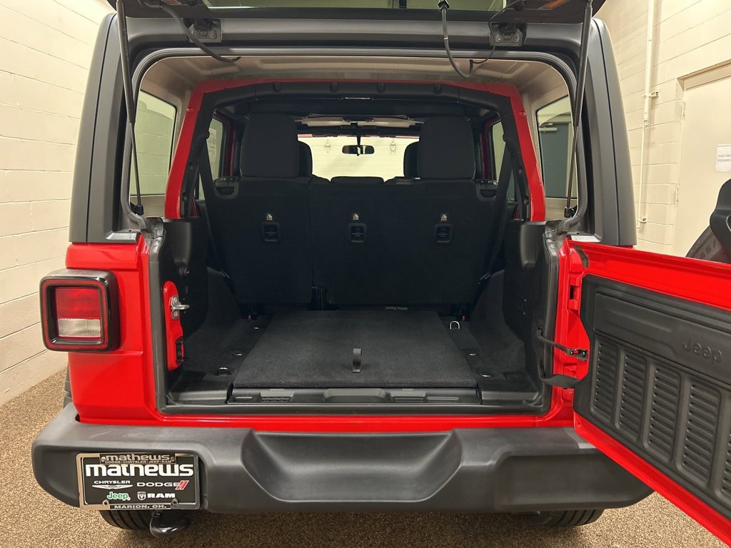 Used 2018 Jeep Wrangler Unlimited Sport S image 11