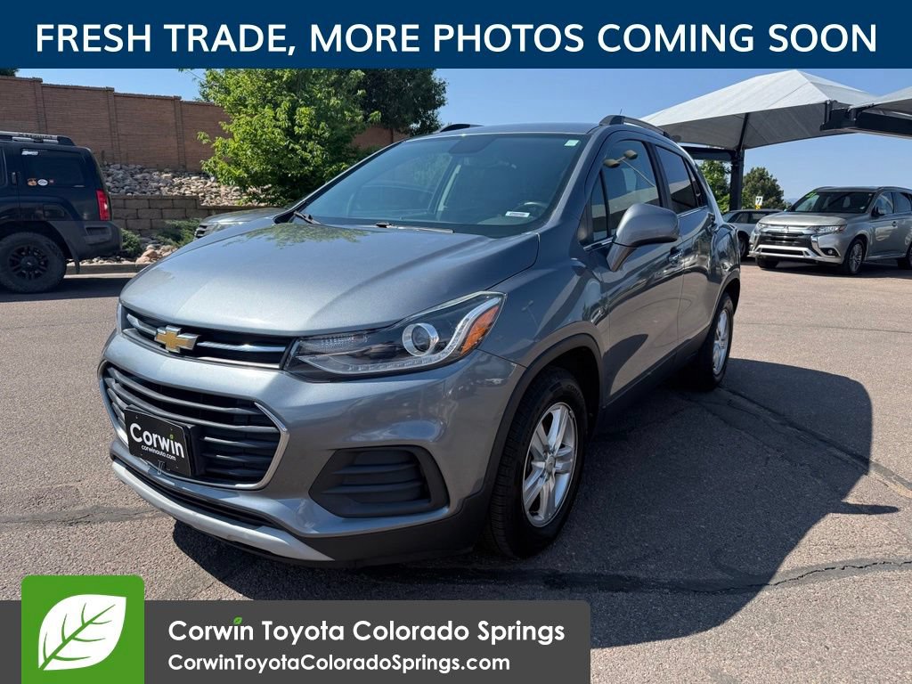 Used 2019 Chevrolet Trax LT w/ LT Convenience Package FWD image 3