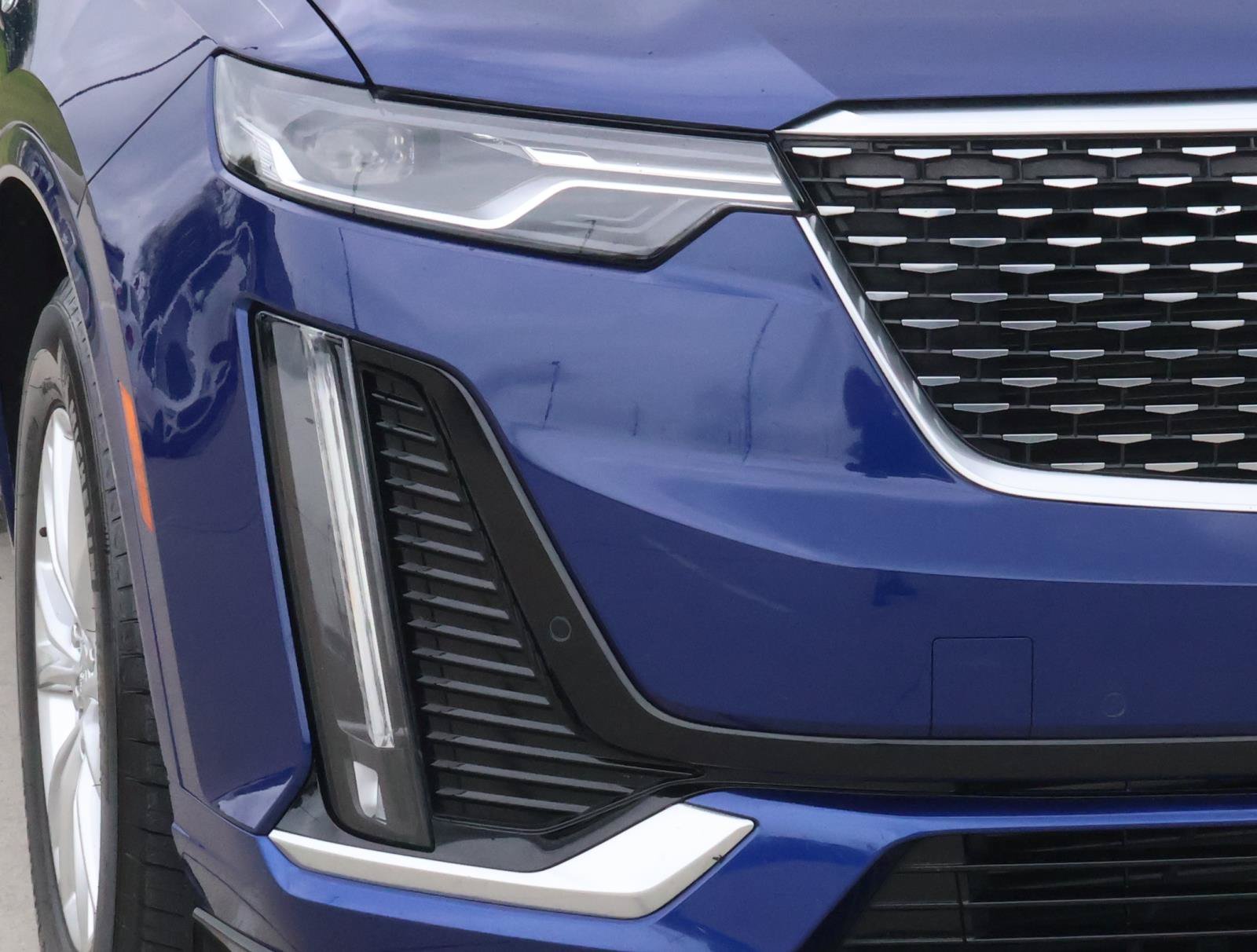 Certified 2025 Cadillac XT6 Luxury FWD image 7