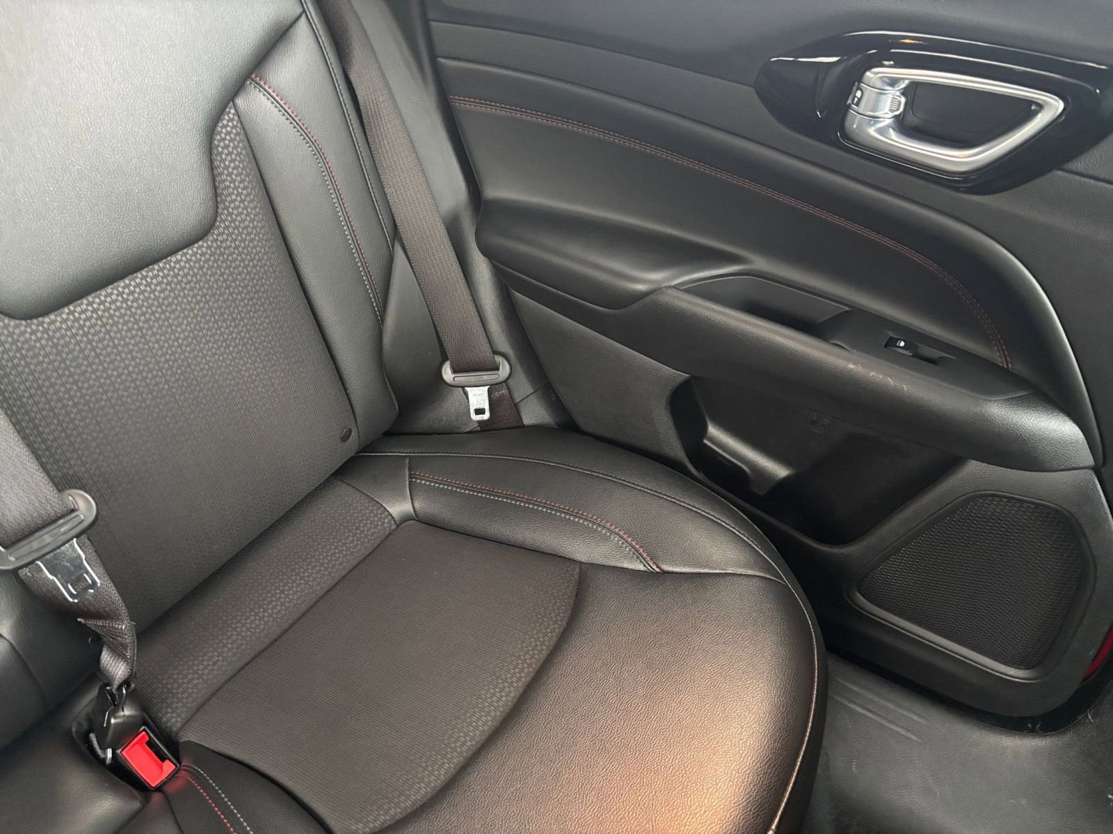 Used 2025 Jeep Compass Trailhawk image 37