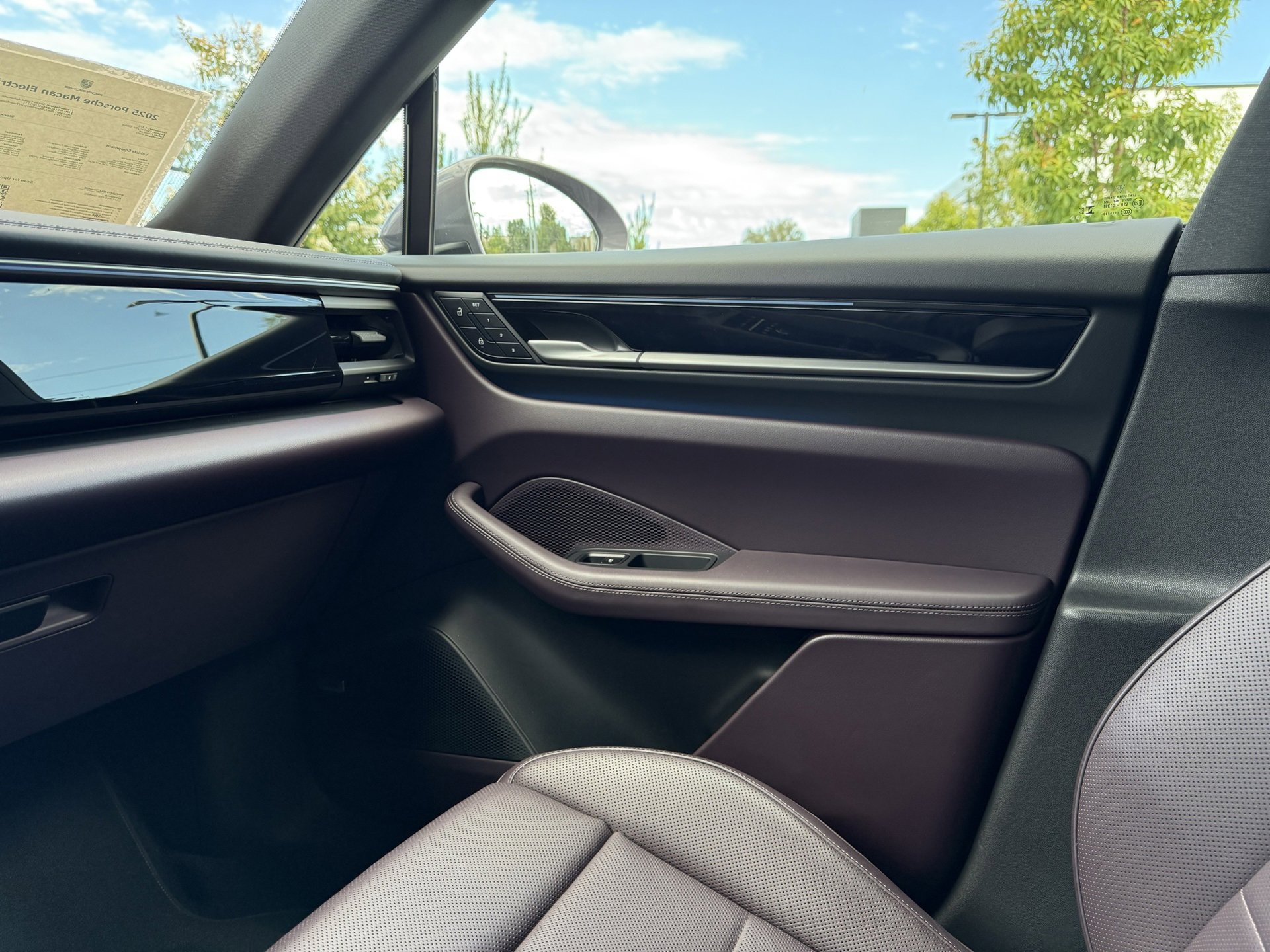 Used 2025 Porsche Macan Electric image 22