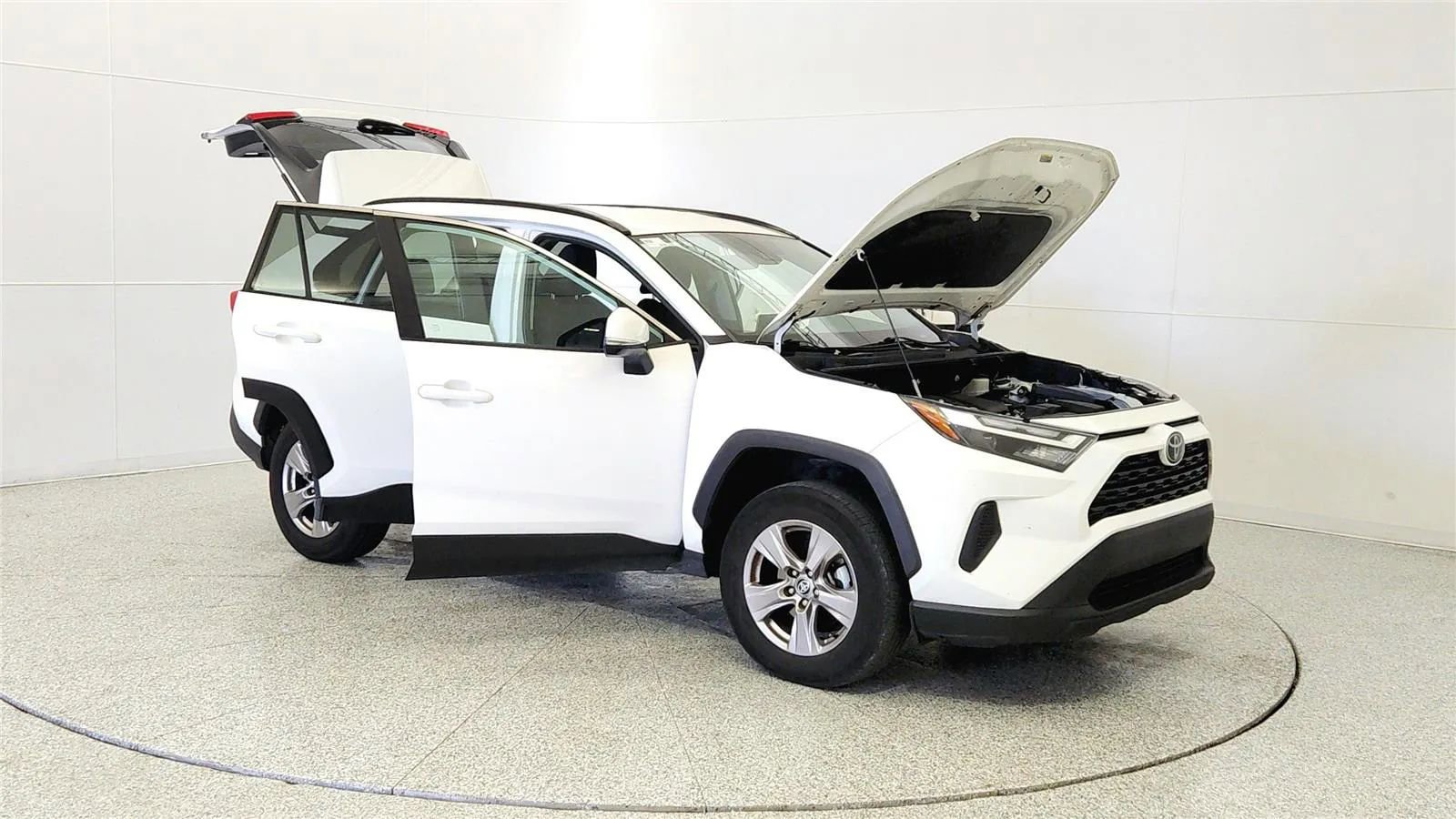 Used 2023 Toyota RAV4 XLE AWD/4WD image 9