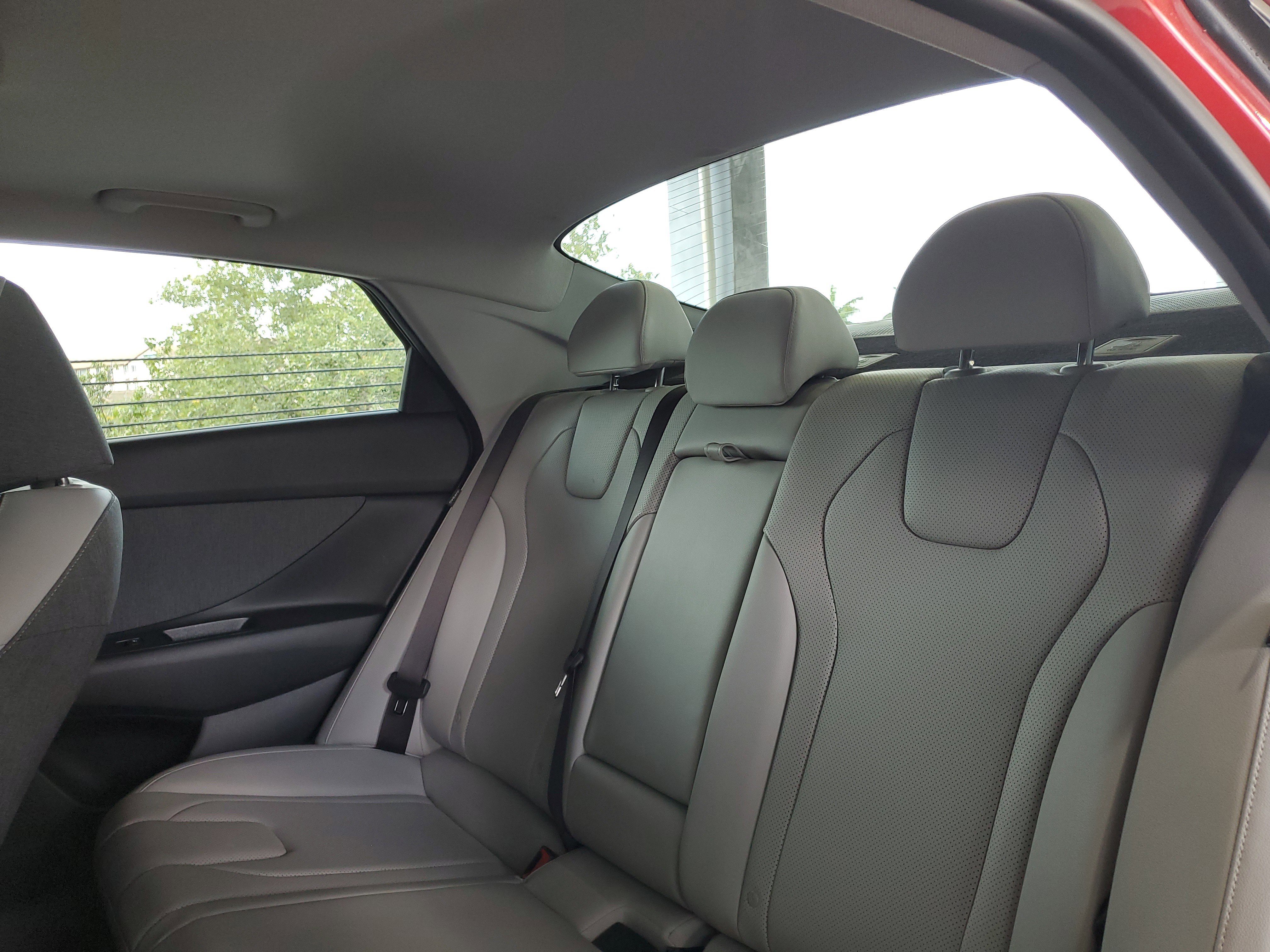Used 2025 Hyundai Elantra Limited FWD image 8