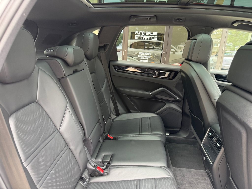 Used 2023 Porsche Cayenne AWD/4WD image 86