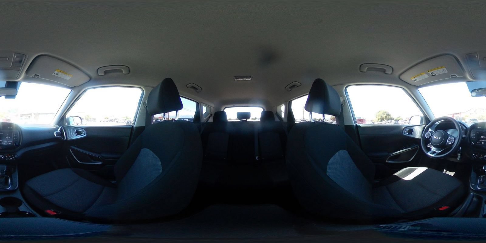 Used 2025 Kia Soul LX w/ LX Technology Package FWD image 39