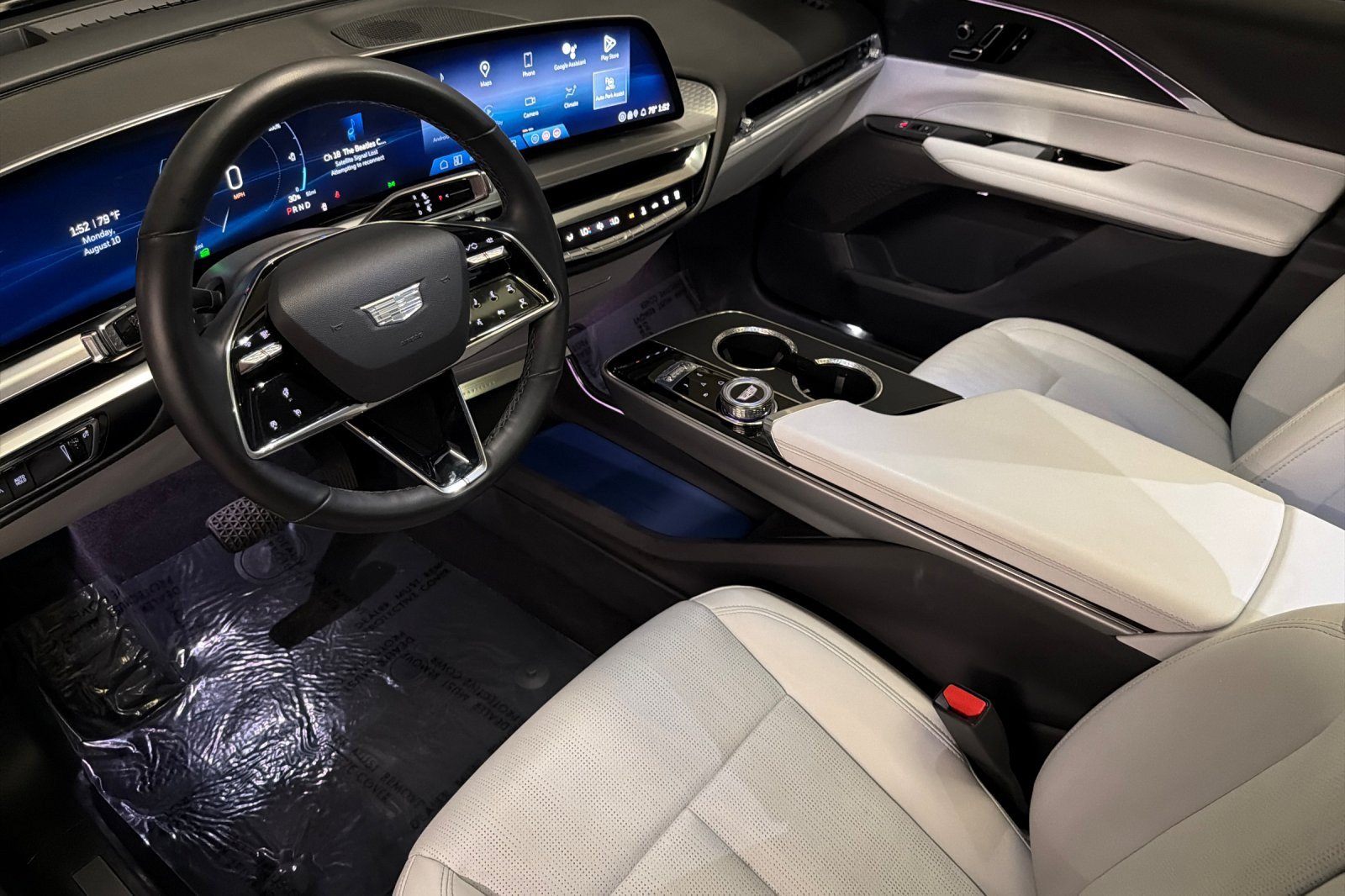 Used 2024 Cadillac Lyriq Luxury AWD/4WD image 9