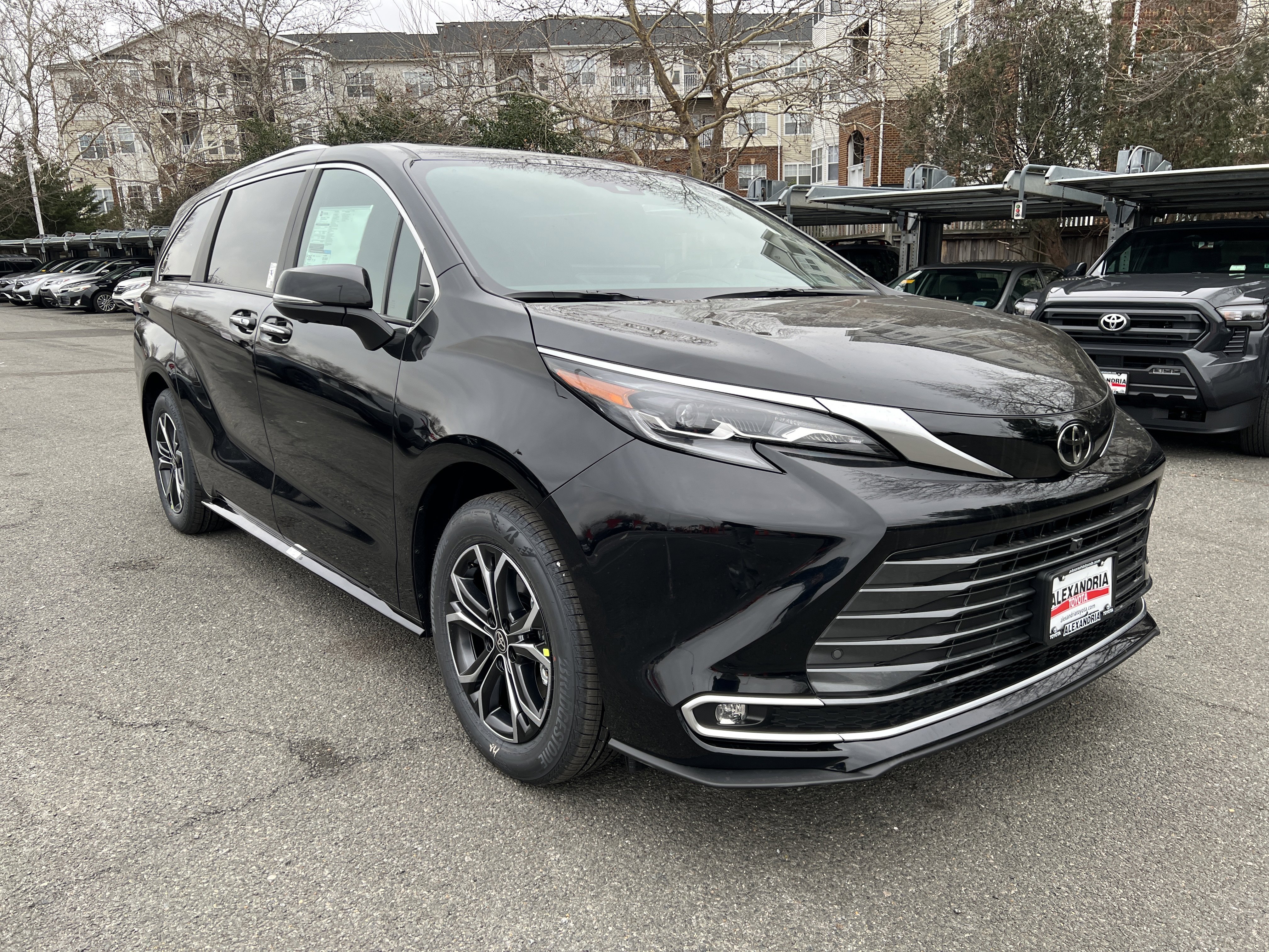 New 2026 Toyota Sienna Platinum image 3
