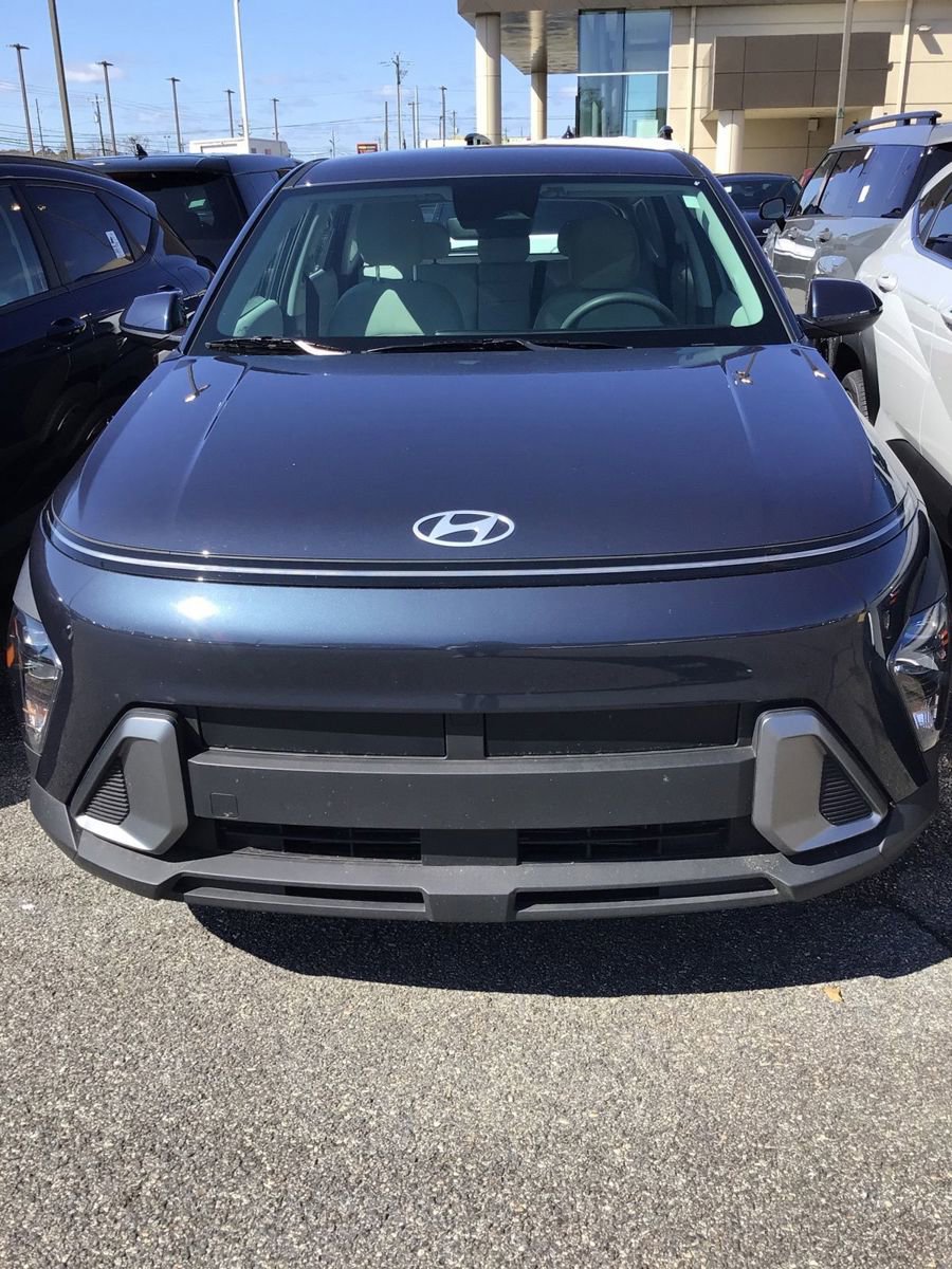 Used 2025 Hyundai Kona SE image 2