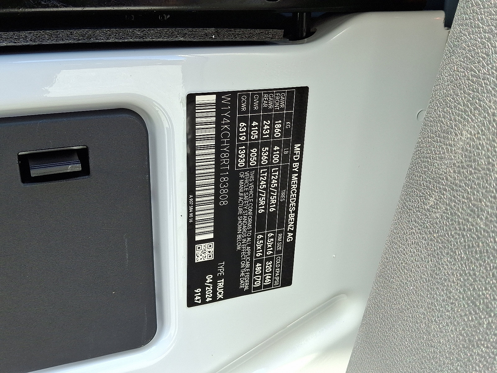 Used 2024 Mercedes-Benz Sprinter 2500 image 21