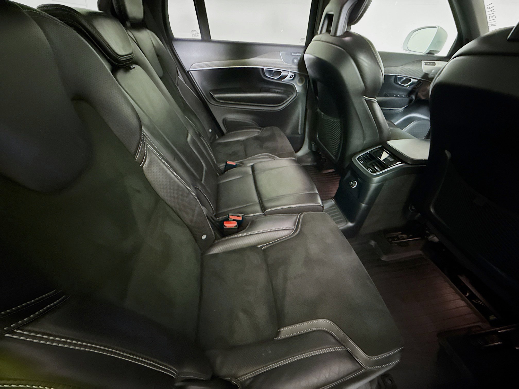 Used 2017 Volvo XC90 T8 R-Design w/ Vision Package image 28