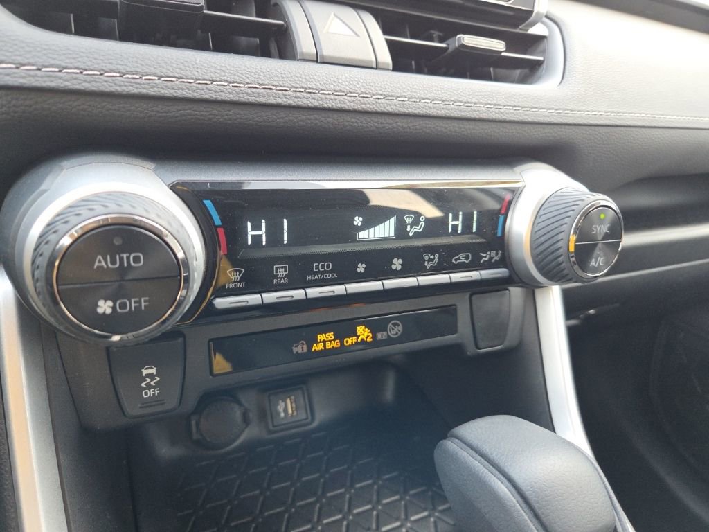 Used 2024 Toyota RAV4 LE image 38