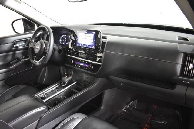 Used 2023 Nissan Pathfinder SL AWD/4WD image 40