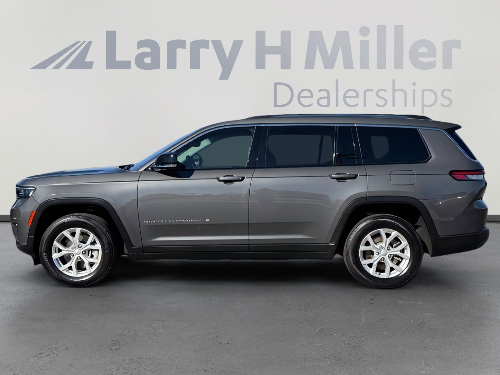 Used 2024 Jeep Grand Cherokee L Limited w/ Trailer Tow Package image 2