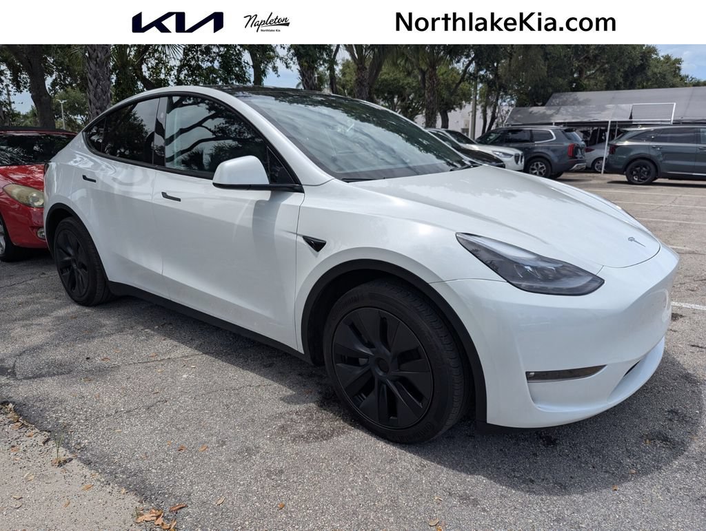 Used 2024 Tesla Model Y Long Range AWD/4WD image 1