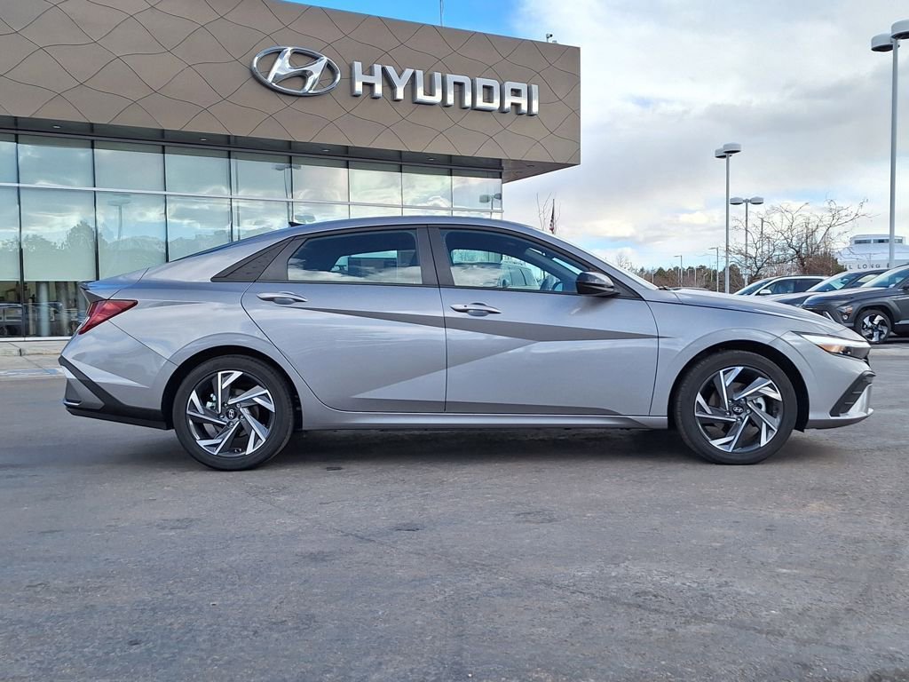 New 2025 Hyundai Elantra SEL FWD image 2
