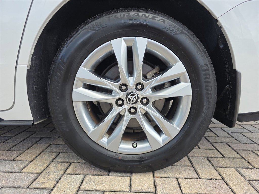 Certified 2024 Toyota Sienna Limited image 21