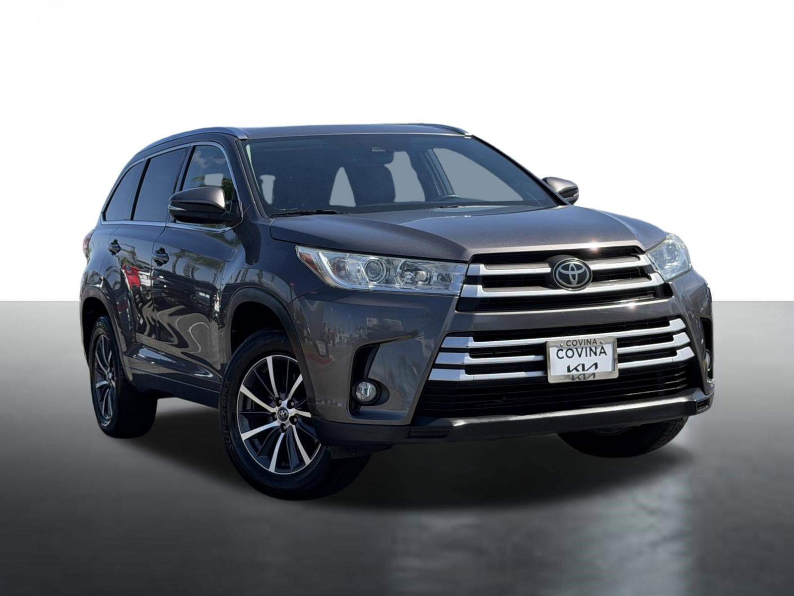 Used 2018 Toyota Highlander XLE FWD image 2