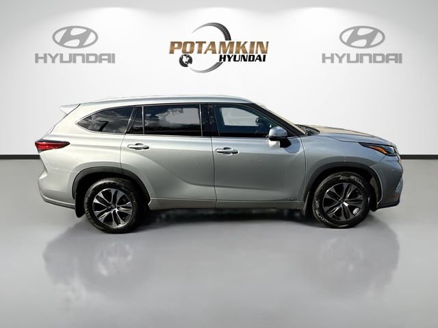 Used 2022 Toyota Highlander XLE image 4