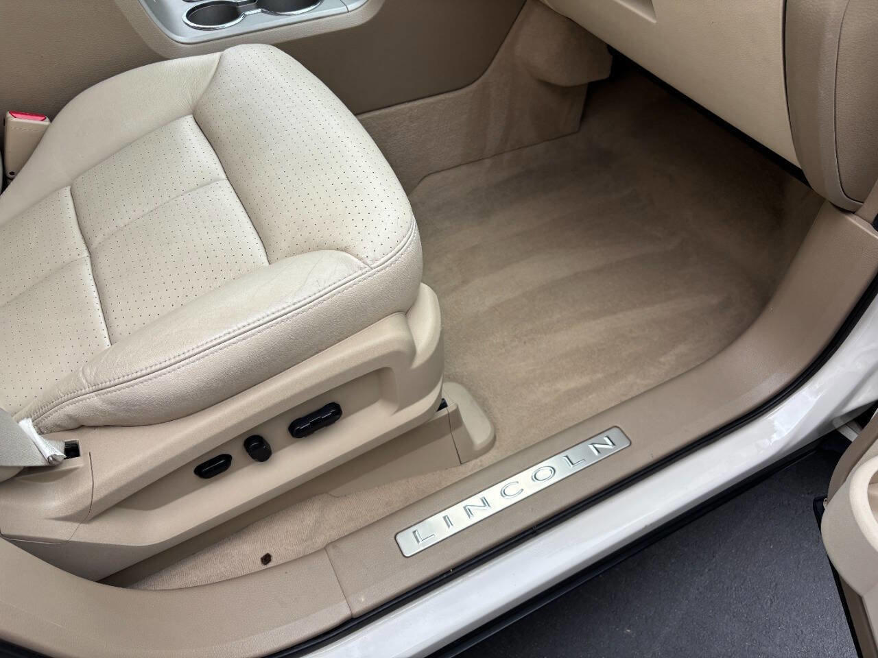 Used 2007 Lincoln MKX Base 4dr SUV image 27