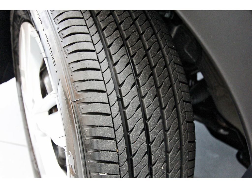 Certified 2025 Nissan Kicks Play S image 30