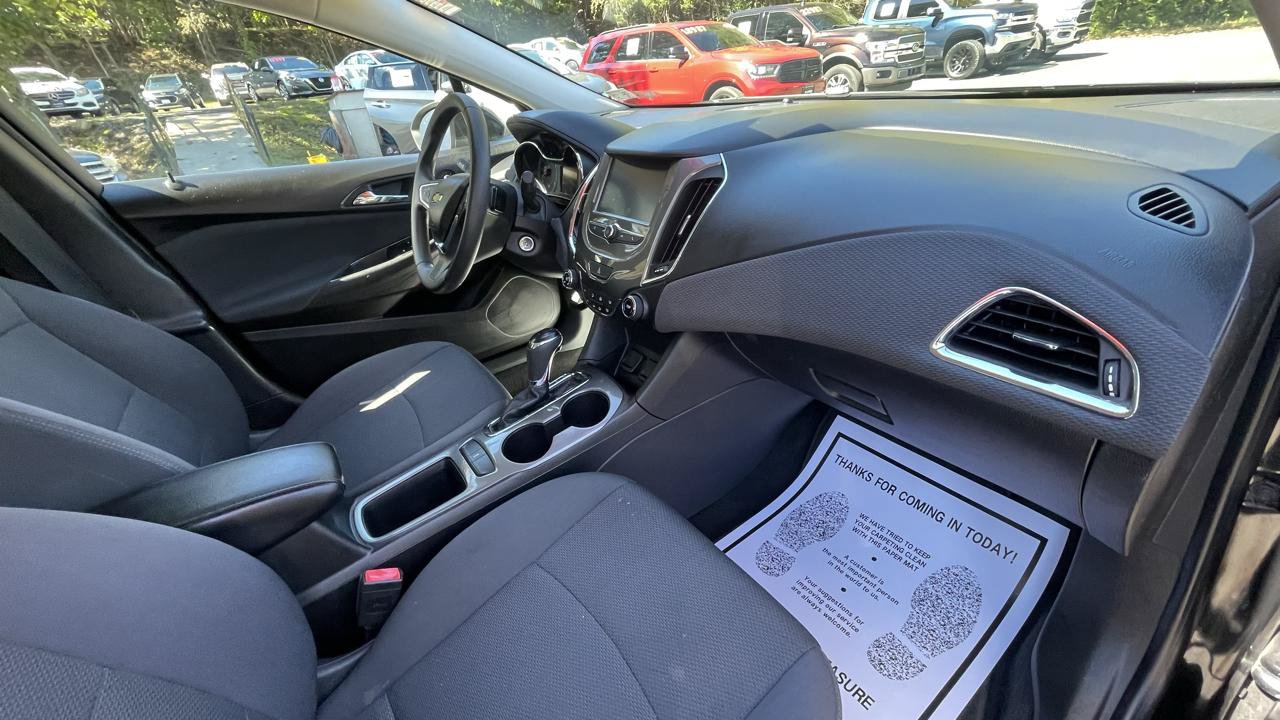 Used 2018 Chevrolet Cruze LT FWD image 27