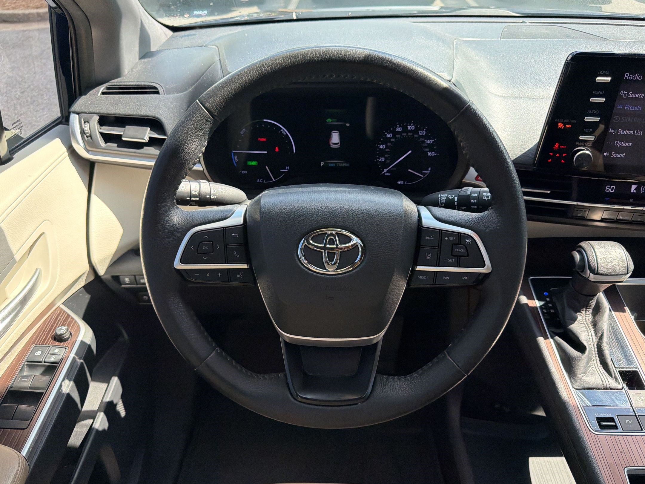 Used 2021 Toyota Sienna XLE FWD image 27