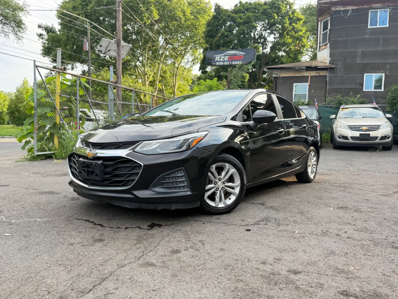 Used 2019 Chevrolet Cruze LT FWD image 2