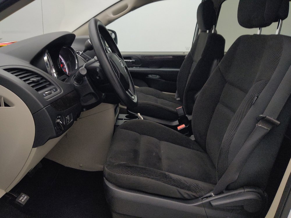 Used 2019 Dodge Grand Caravan SE w/ UConnect Hands-Free Group FWD image 17