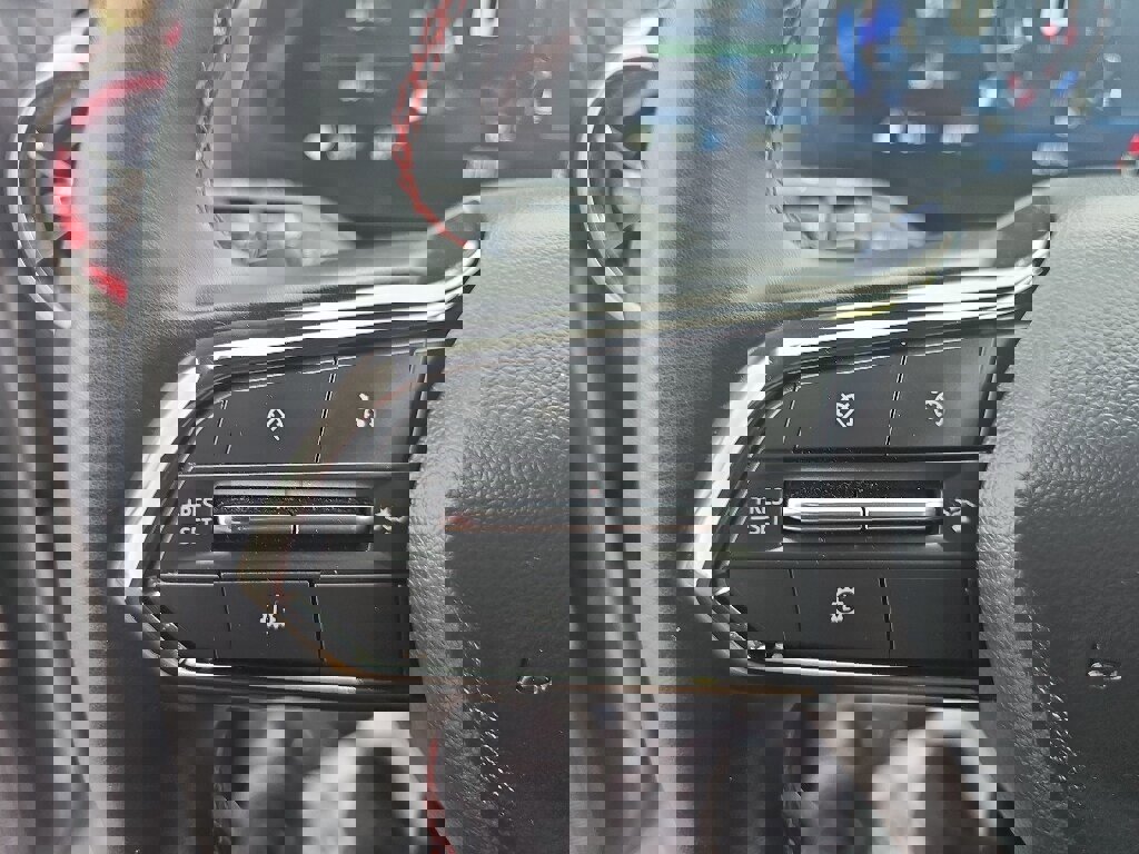 Used 2025 Chevrolet Equinox RS image 12