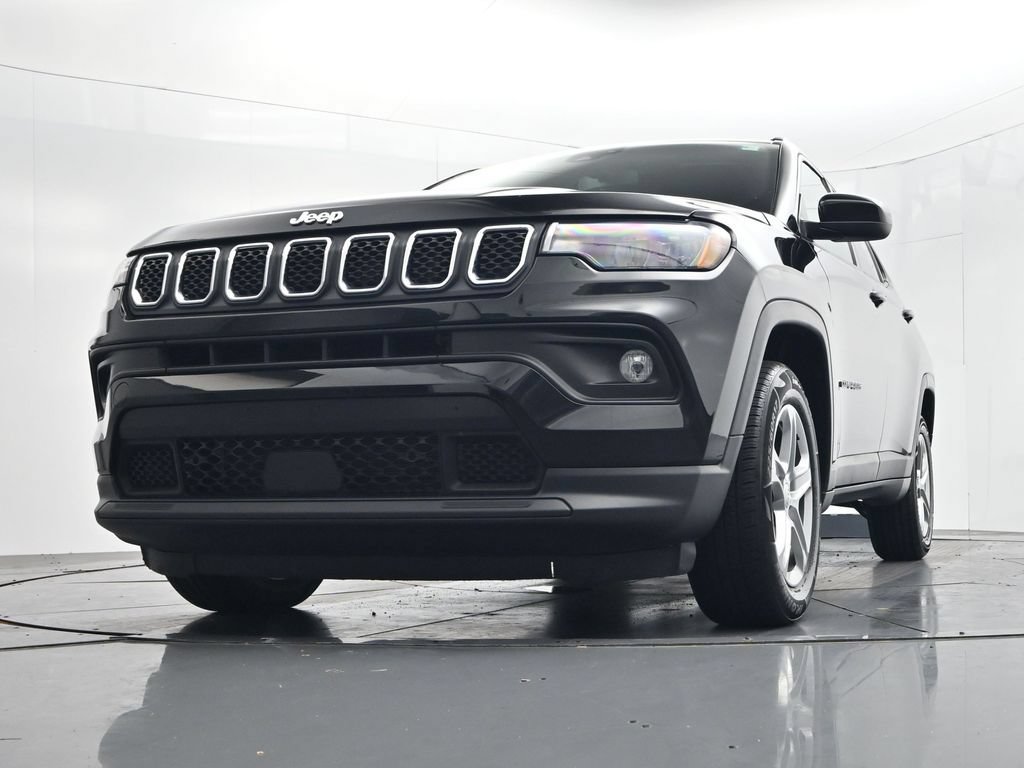 Used 2024 Jeep Compass Latitude AWD/4WD image 38