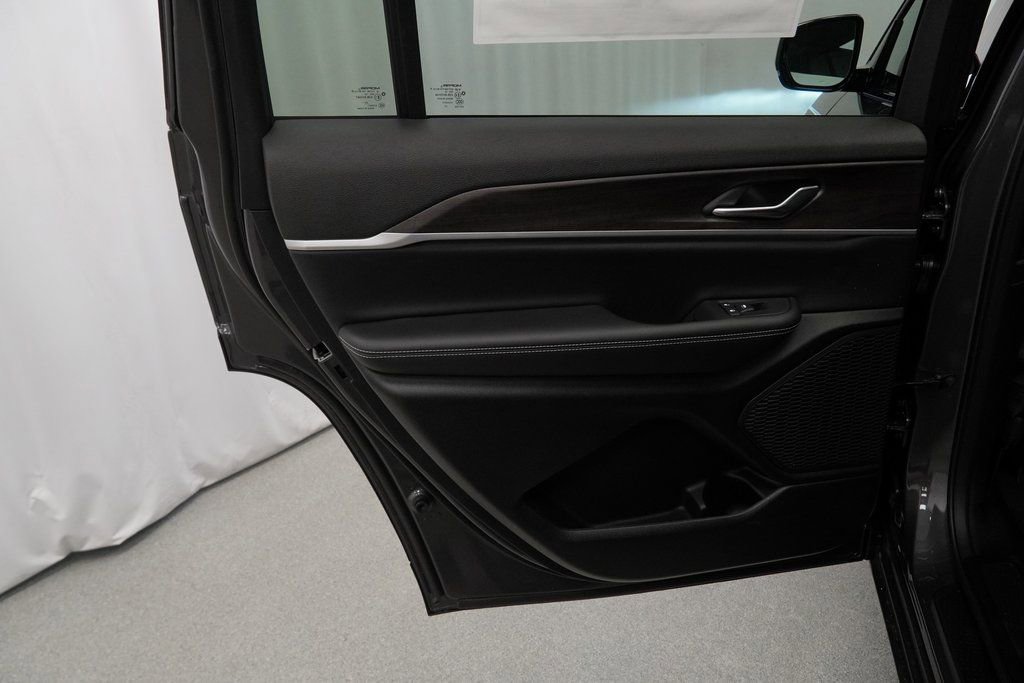 New 2025 Jeep Grand Cherokee L Limited image 33
