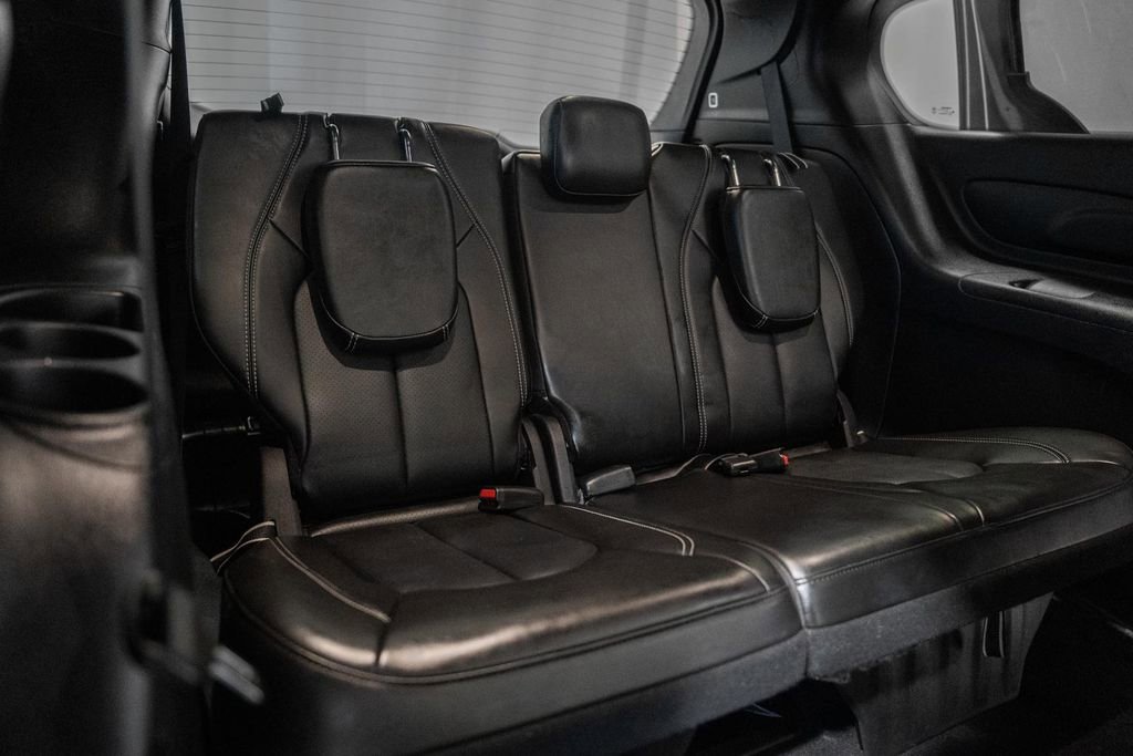 Used 2025 Chrysler Pacifica Select FWD image 36