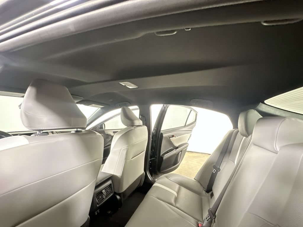 Used 2025 Toyota Camry SE FWD image 15