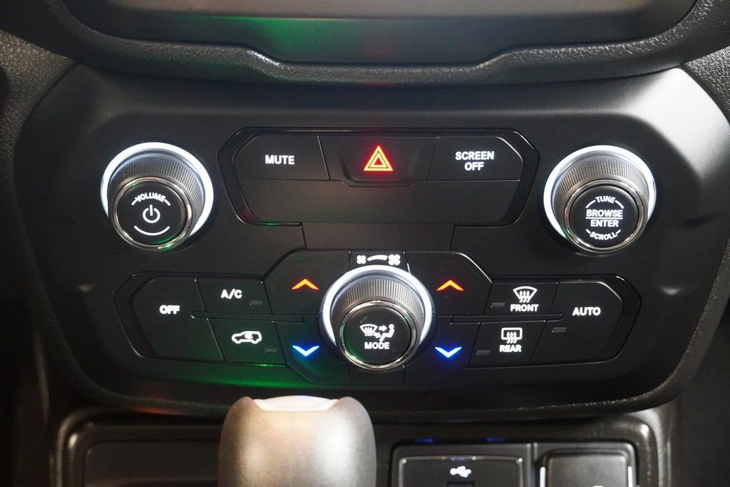 Used 2020 Jeep Renegade Latitude w/ Cold Weather Group image 19