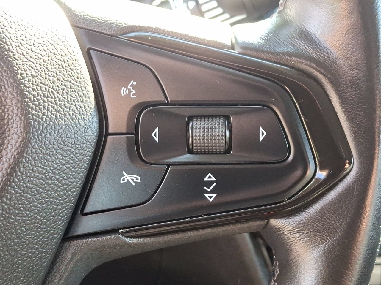 Certified 2023 Chevrolet Bolt EUV LT w/ Convenience Package FWD image 18