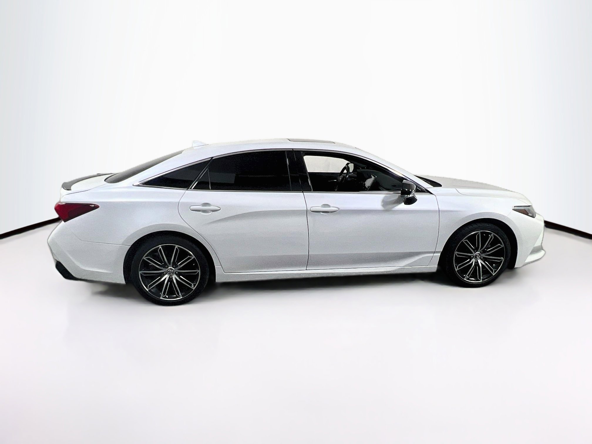 Used 2019 Toyota Avalon Touring w/ All Weather Liner Package FWD image 4