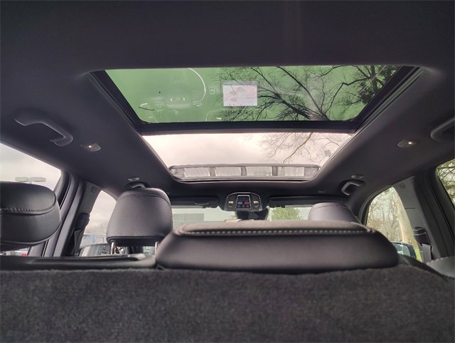 New 2025 Jeep Grand Cherokee Limited w/ Trailer Tow Package image 32