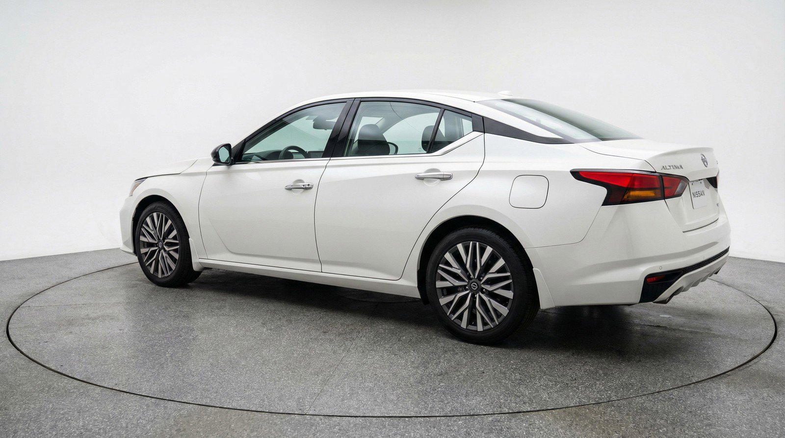 Used 2025 Nissan Altima 2.5 SV image 6