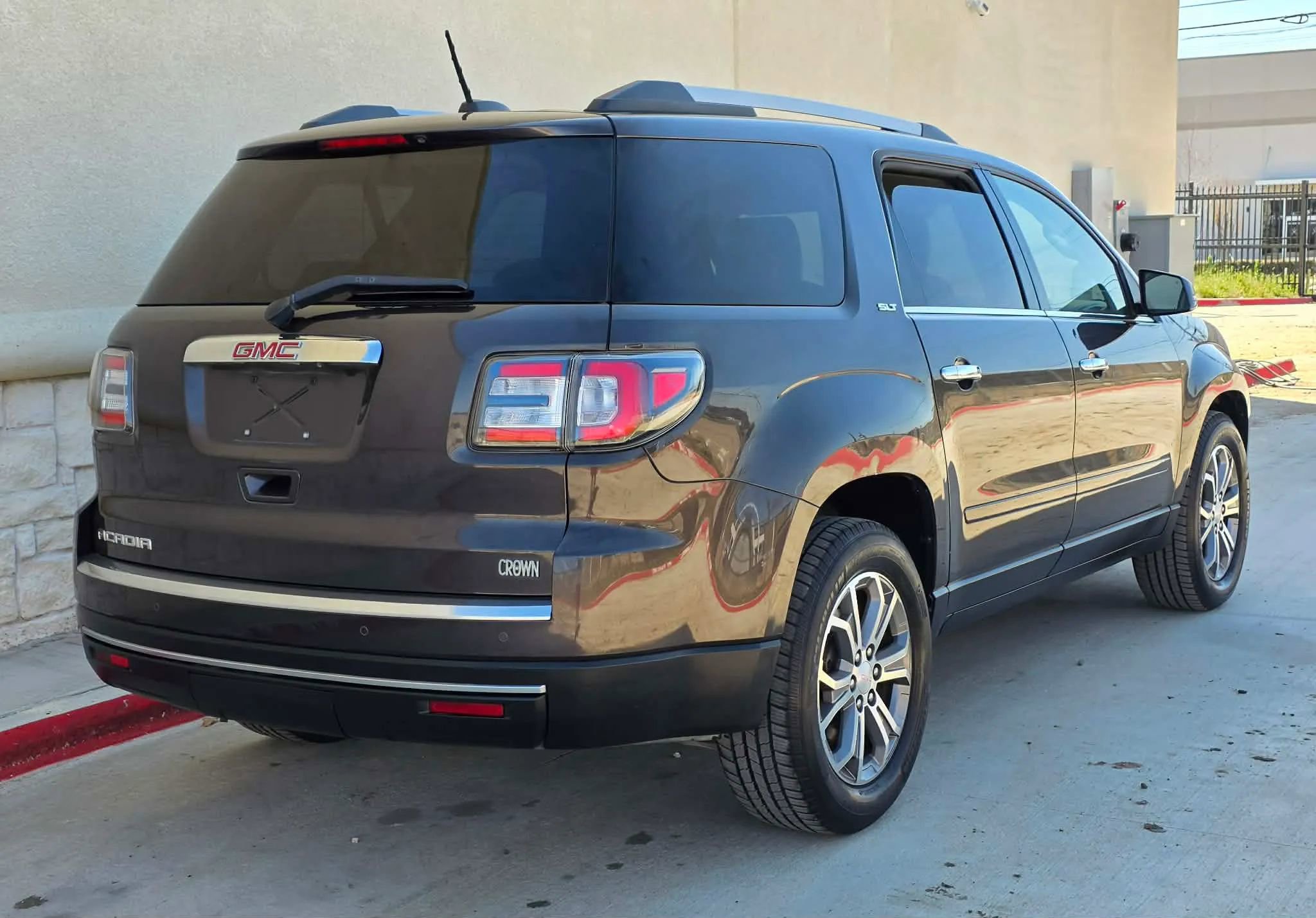 Used 2016 GMC Acadia SLT image 3