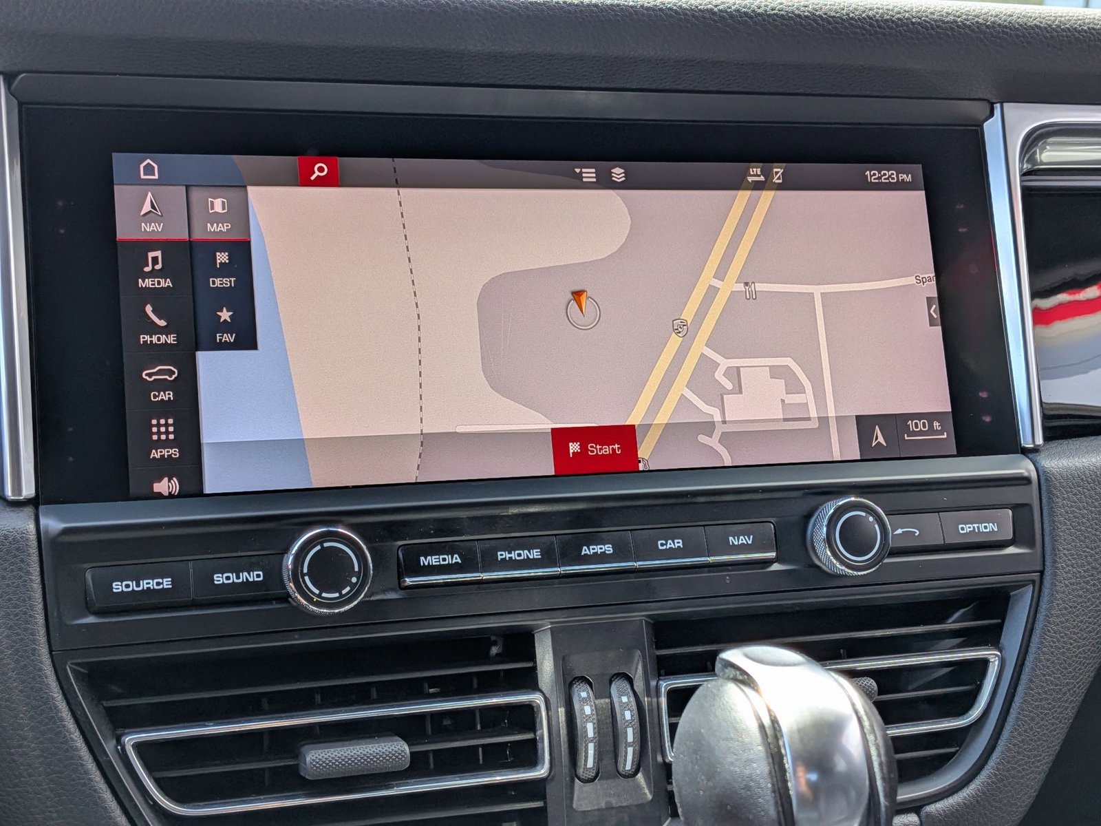 Certified 2019 Porsche Macan AWD/4WD image 19