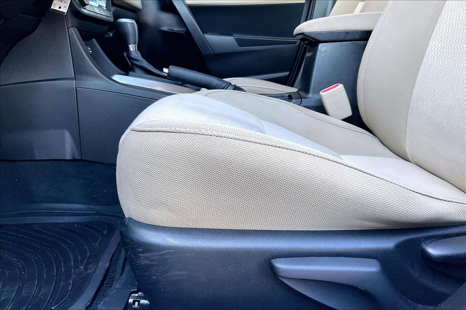 Used 2014 Toyota Corolla LE image 16